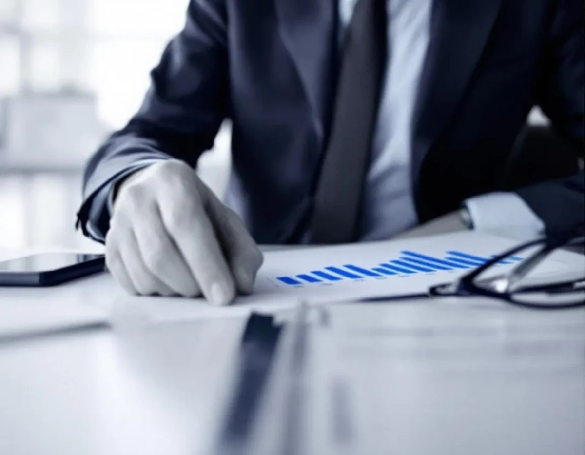 Stratégie Gagnante en Arbitrage : Naviguer les Complexités du Droit des Affaires en 2025